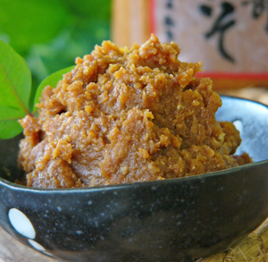 新潟の懐かしい田舎味噌は豚汁にもよく合います。